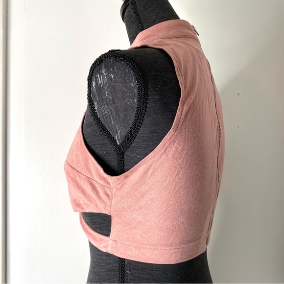 L’ATISTE Pink Faux Suede Zipper Back Crop Top - Picture 5 of 13